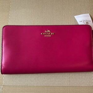 Never used Coach Wallet! 🎉
